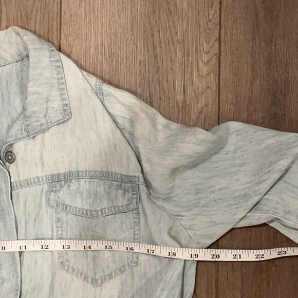 Chico's Light Blue Jean Jacket  Relaxed Fit Casual Cropped Length Size 1/Medium - Picture 6 of 8